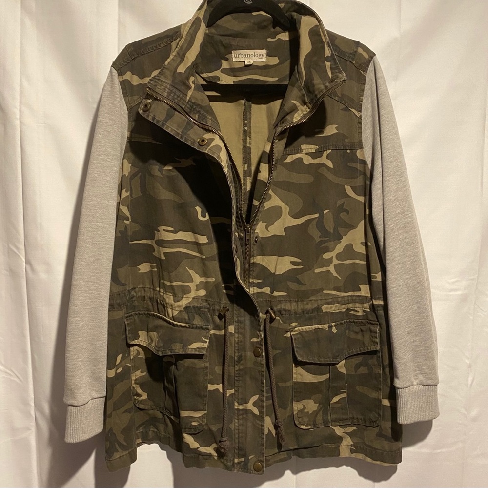 URBANOLOGY Women’s Size 2X CAMO Top Shirt Jacket